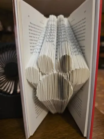 Paw print book fold